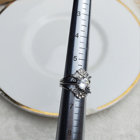 💫 Sterling silver Stunning Ring size 6 - Picture 3 of 9